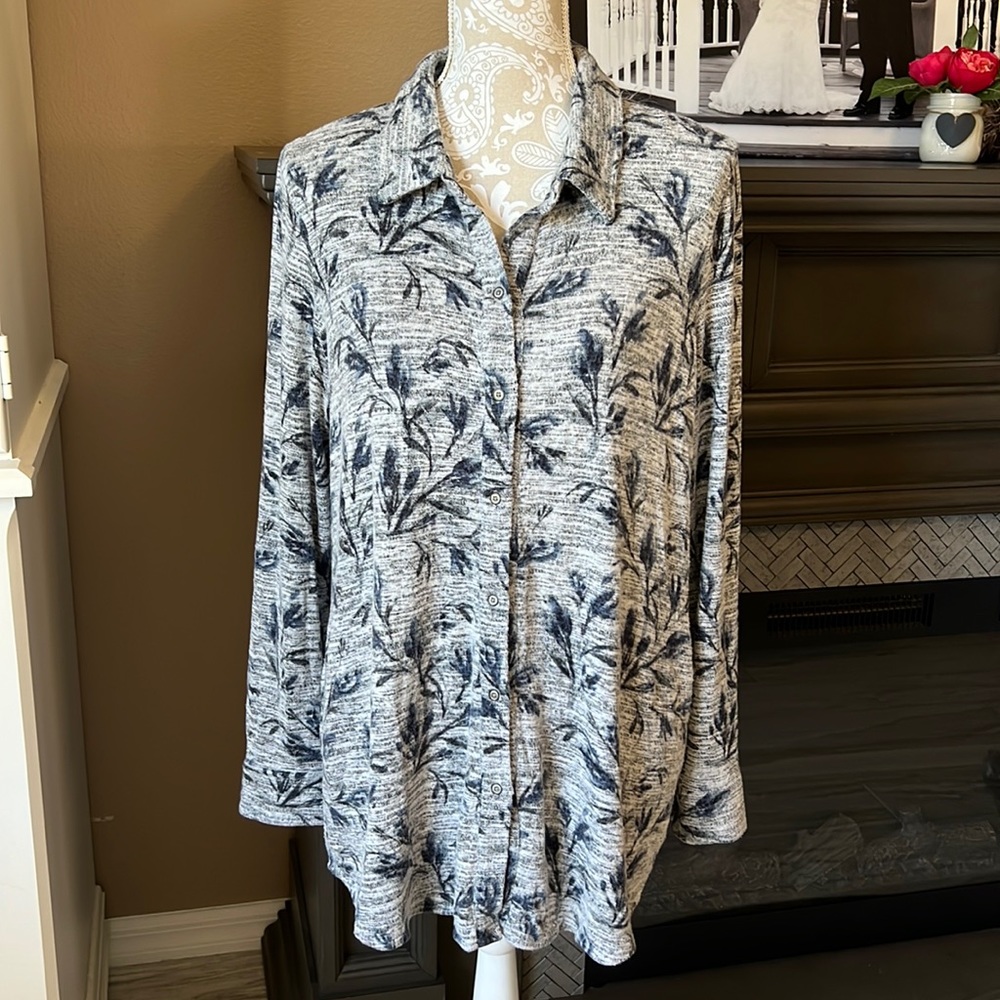 • Westbound floral knit button down top, L •